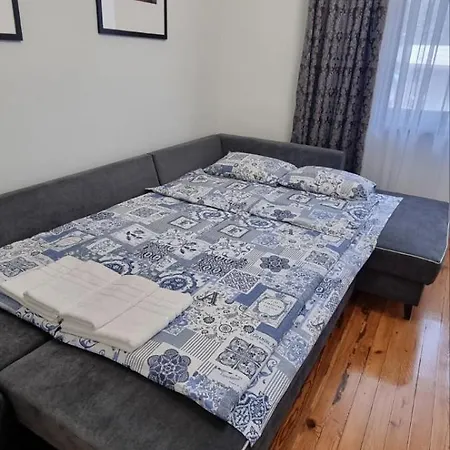 Apartment Slavyanska 11 *